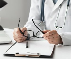 Ağdaşda iki həkim hərbi xidmətə yararsız gənci yararlı kimi sənədləşdirdiyi üçün cərimələnib