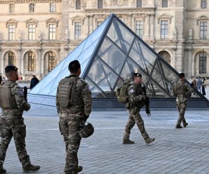 Депутаты допросят директора Лувра