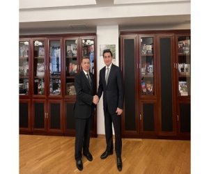 Hikmət Hacıyev Türkmənistan səfiri ilə görüşüb