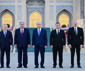 Президент Ильхам Алиев посетил Центр исламской цивилизации в Ташкенте