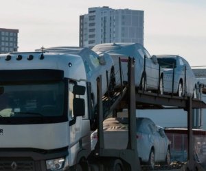 Экспорт китайских авто в Россию рухнул