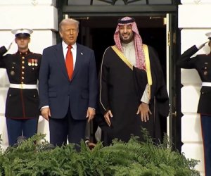 Tramp Ağ Evdə Məhəmməd bin Salmanı qəbul edib