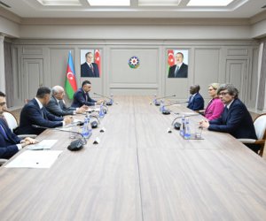 Али Асадов провел встречу с генсеком Международного союза электросвязи