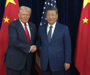 Трамп и Си Цзиньпин провели телефонный разговор