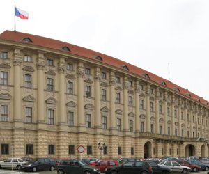 Çexiya XİN vətəndaşlarını Venesuelanı tərk etməyə çağırıb