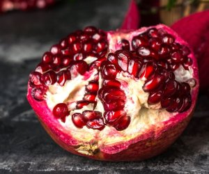 Азербайджан начал импорт гранатов из Вьетнама