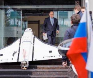 Российский беспилотник у здания МИД Молдовы