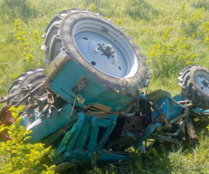 Ağdamda pambıq yüklü traktor aşıb, xəsarət alan var