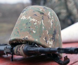 Ermənistanda hərbçilər minaya düşüb