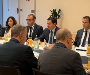 Hikmət Hacıyev NATO-nun Baş Qərargahında olub