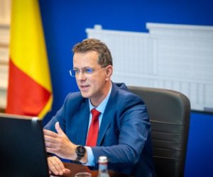 Глава Минобороны Румынии забыл поменять шаблон и ушел в отставку