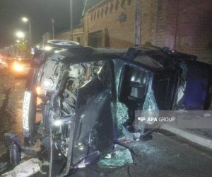 Gəncədə avtomobil aşıb, xəsarət alanlar var