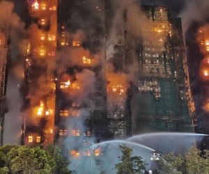 Власти Гонконга выплатят семьям погибших при пожаре по $25,7 тыс.
