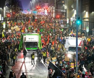 В Германии митинг против оппозиции перерос в столкновения с полицией