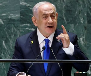 Нетаньяху просит о помиловании