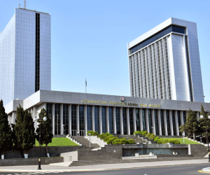 Parlamentdə büdcə müzakirələri davam edir