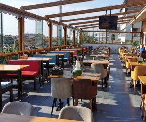 
Bakıda kafe və restoranların dövriyyəsi 1.5 milyard manatı ötüb