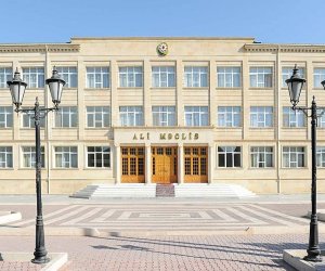 Naxçıvanda deputatların iclaslardan yayınmasına görə cəza sərtləşdirilir