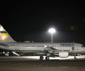 Naməlum dronlar Zelenskinin təyyarəsini təqib edib