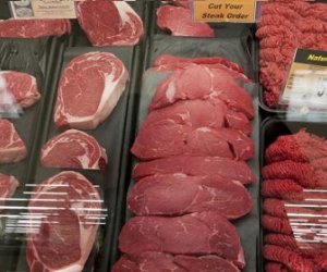 Bakı anbarında 1 tondan çox yararsız at əti aşkarlanıb