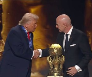 Tramp FIFA Sülh mükafatı ilə təltif olunub