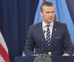 Глава Пентагона заявил о продолжении ядерных испытаний