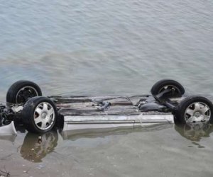 Biləsuvarda maşın kanala aşıb, 5 nəfər ölüb