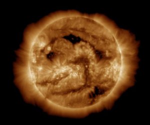 Günəşdə güclü partlayış baş verib