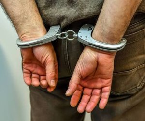 Abşeronda mağazadan oğurluq etməkdə şübhəli bilinən şəxslər saxlanılıb