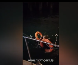 Bulvarıda dənizdə batan şəxs xilas edilib - Video