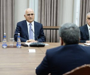 
Şahin Mustafayev Abbas Əraqçi ilə görüşüb