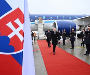 Prezident Slovakiyaya səfərə gedib