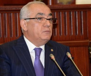 Baş nazir inverstiya yönümlü proqramlardan danışıb