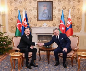 Əliyev Robert Fitso ilə təkbətək görüşüb