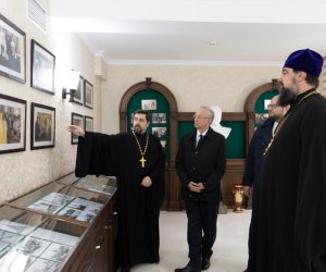 Заместитель Лаврова в кафедральном соборе в Баку