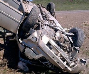 Lerikdə avtomobil dərəyə aşıb - ölən var