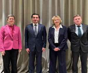 Hikmət Hacıyev Benilüks ölkələri XİN-lərinin siyasi direktorları ilə görüşüb