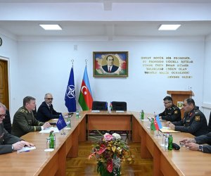 Азербайджанские военные встретились с представителями НАТО