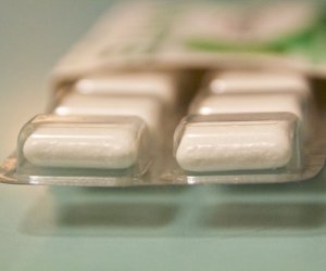 Bakıda 8 məktəblinin saqqızdan zəhərləndiyi iddia olunur