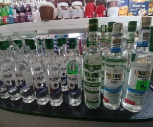 Astarada marketdən 91 ədəd saxta alkoqollu içki müsadirə edilib