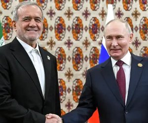 Putin iranlı həmkarı ilə görüşüb