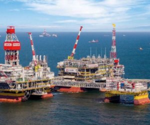 Украинцы поразили российские нефтеплатформы в Каспии