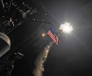 Syria TV: США применили световые бомбы после нападения ИГ на патруль в Сирии