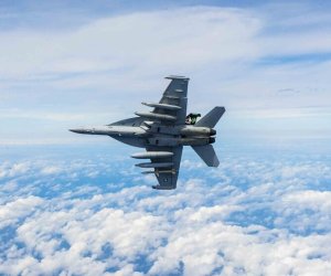 Американские самолеты в небе близ Венесуэлы