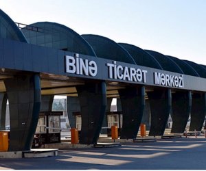 Binə TM-də elektrik dirəyi aşıb