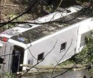 Kolumbiyada məktəb avtobusu qəzaya uğrayıb, on altı nəfər ölüb