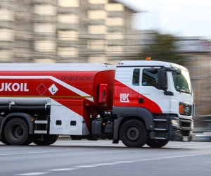 &laquo;Лукойл&raquo; обязали вернуть топливо аэропорту