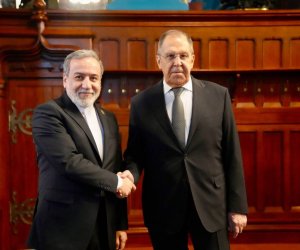 
Лавров и Арагчи обсудили региональные вопросы