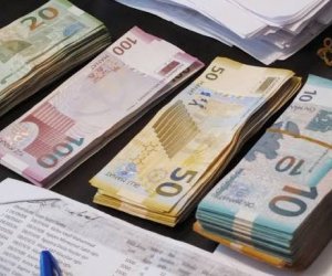 Dollar steady, euro up, rouble down &ndash; Azerbaijan central bank