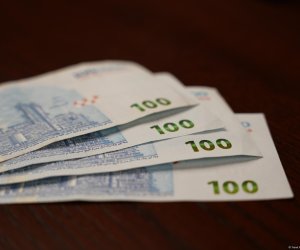 
Iran releases currency exchange rates for December 18